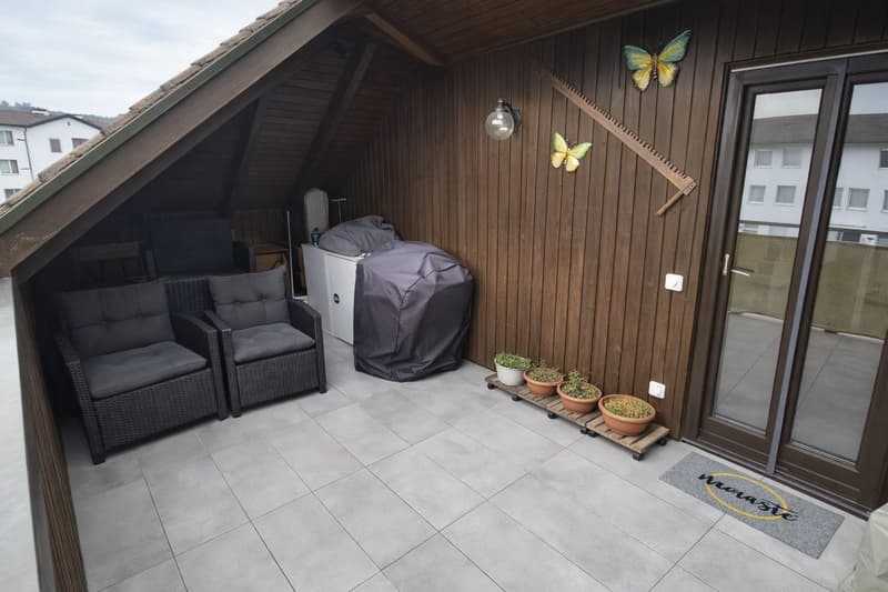 Charmante 5.5-Zimmer-Maisonette-Wohnung in Glattfelden inkl. einem Tiefgaragenplatz (5)