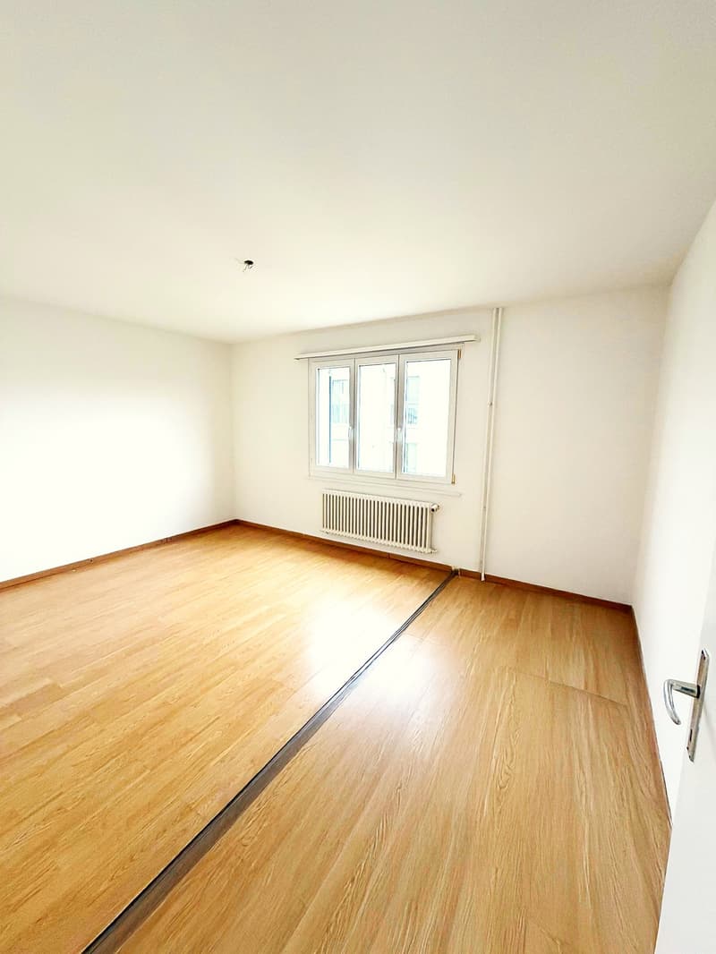 empty room, wooden floor, white walls, window, radiator