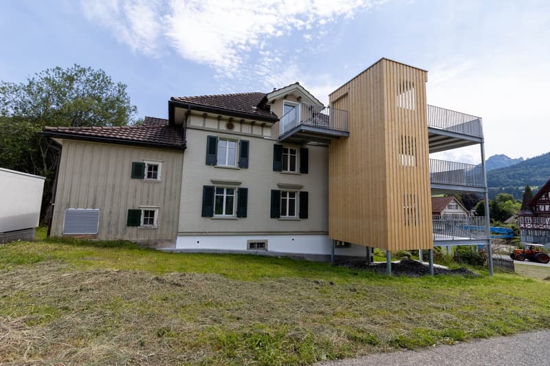 Moderne 3.5-Zimmer-Dachwohnung an ruhiger Lage in Nesslau (3)