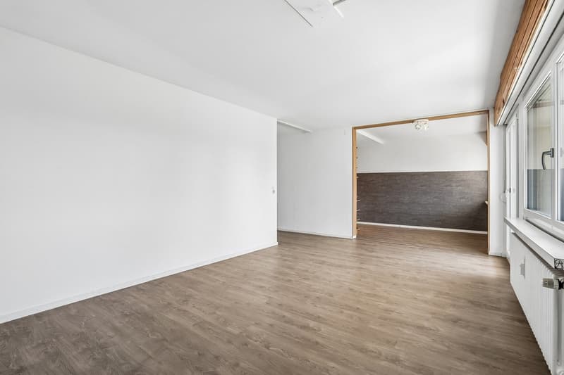 Helle 4.5-Zimmer-Wohnung mit grosszügigem Balkon und Weitsicht in familienfreundlicher Lage (3)