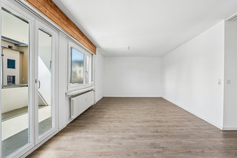 Helle 4.5-Zimmer-Wohnung mit grosszügigem Balkon und Weitsicht in familienfreundlicher Lage (2)