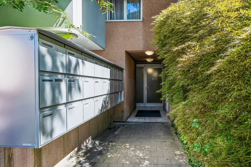 Grosszügige 3.5-Zimmer-Wohnung mit sonnigem Sitzplatz in ruhiger Lage in Zürich-Seebach (17)
