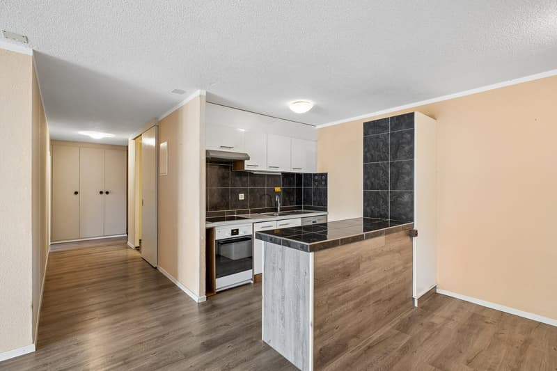 Grosszügige 3.5-Zimmer-Wohnung mit sonnigem Sitzplatz in ruhiger Lage in Zürich-Seebach (7)