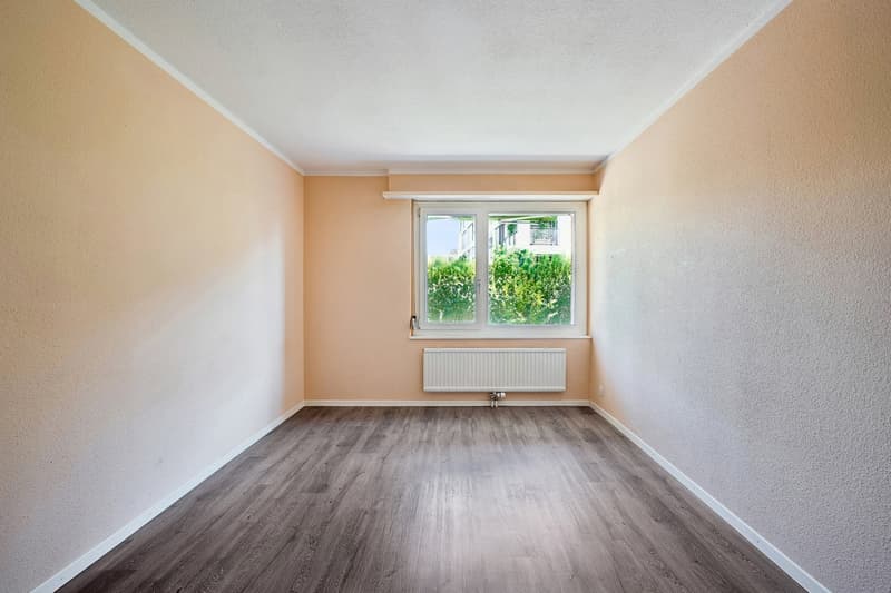 Grosszügige 3.5-Zimmer-Wohnung mit sonnigem Sitzplatz in ruhiger Lage in Zürich-Seebach (9)