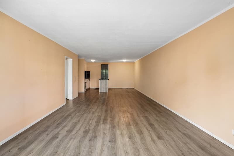 Grosszügige 3.5-Zimmer-Wohnung mit sonnigem Sitzplatz in ruhiger Lage in Zürich-Seebach (4)