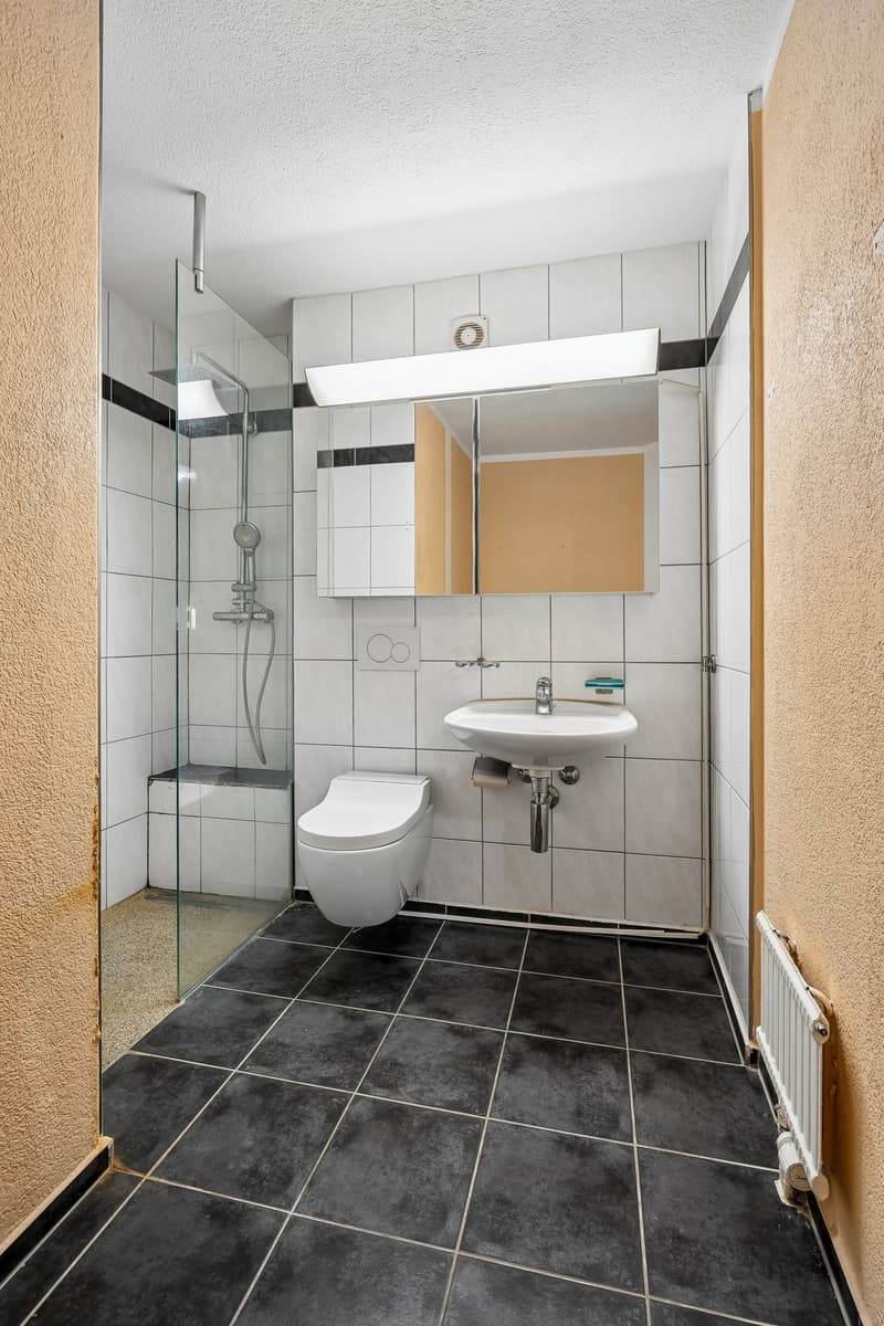 Grosszügige 3.5-Zimmer-Wohnung mit sonnigem Sitzplatz in ruhiger Lage in Zürich-Seebach (14)