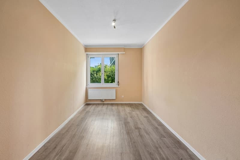 Grosszügige 3.5-Zimmer-Wohnung mit sonnigem Sitzplatz in ruhiger Lage in Zürich-Seebach (11)