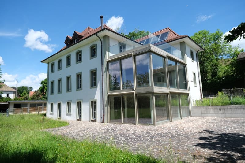 Maison de maître avec affectation mixte (habitation/bureaux) et une écurie (1)