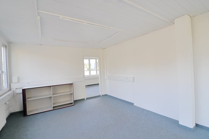 empty room, white walls, white ceiling, wooden shelf, windows, radiators
