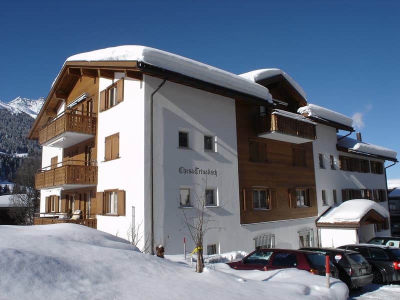 Charmante 2.5-Zimmer-Zweit-Wohnung am Sonnenhang in Klosters (4)