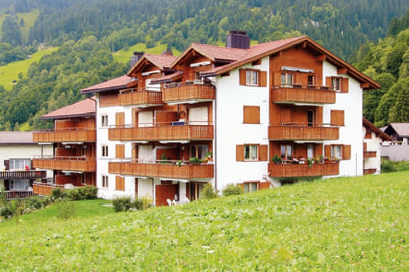 Charmante 2.5-Zimmer-Zweit-Wohnung am Sonnenhang in Klosters (10)