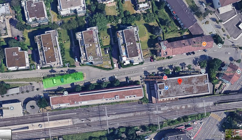 Parkplatz in Nähe Bahnhof Seebach (1)