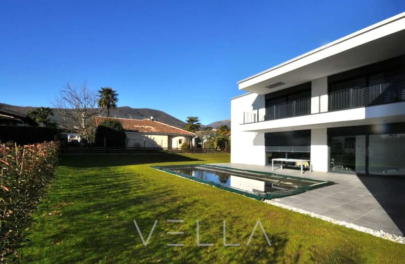 Ampio appartamento di 4.5 locali con terrazza vicino al golf e al lago (2)
