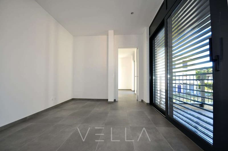 Ampio appartamento di 4.5 locali con terrazza vicino al golf e al lago (7)