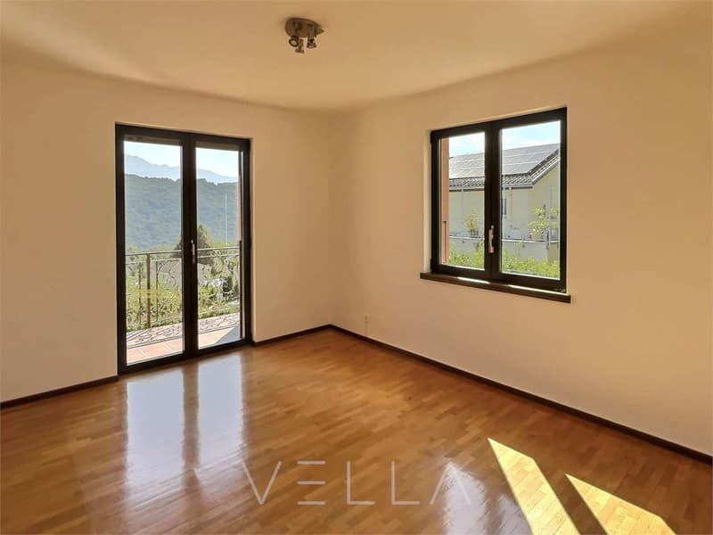 Affascinante casa ticinese con vista aperta e ampio giardino ad Agra ( (11)