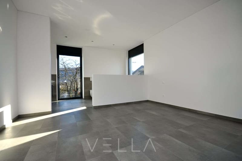 Ampio appartamento di 4.5 locali con terrazza vicino al golf e al lago (13)