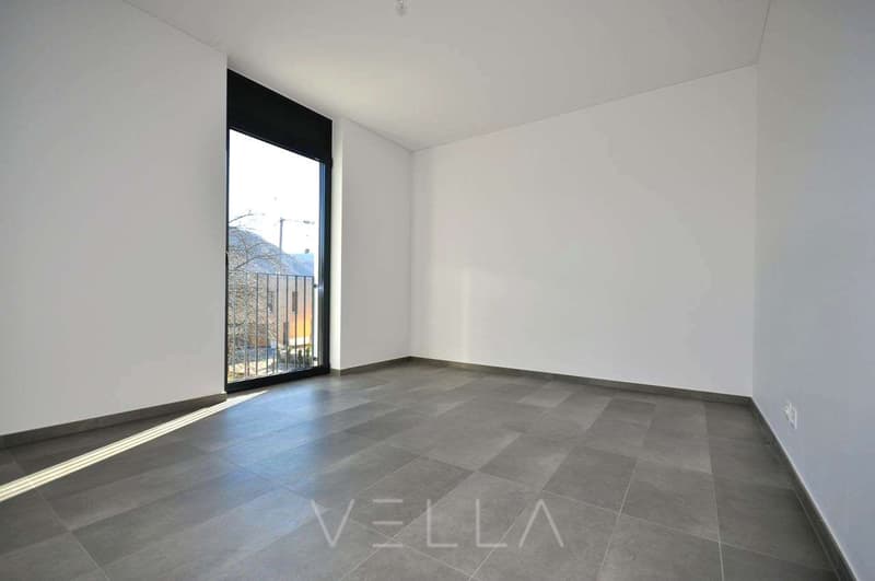 Ampio appartamento di 4.5 locali con terrazza vicino al golf e al lago (12)