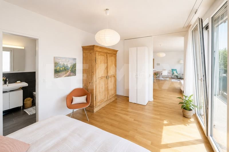 Moderne 2.5-Zimmer-Attika-Wohnung mit grosser Sonnenterrasse und Weitsicht (7)