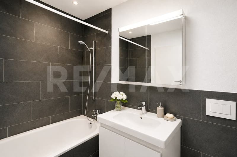Moderne 2.5-Zimmer-Attika-Wohnung mit grosser Sonnenterrasse und Weitsicht (8)