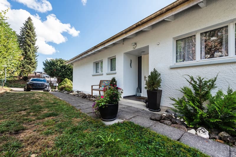 Bungalow mit Garten, Pool und viel Entwicklungspotenzial (16)