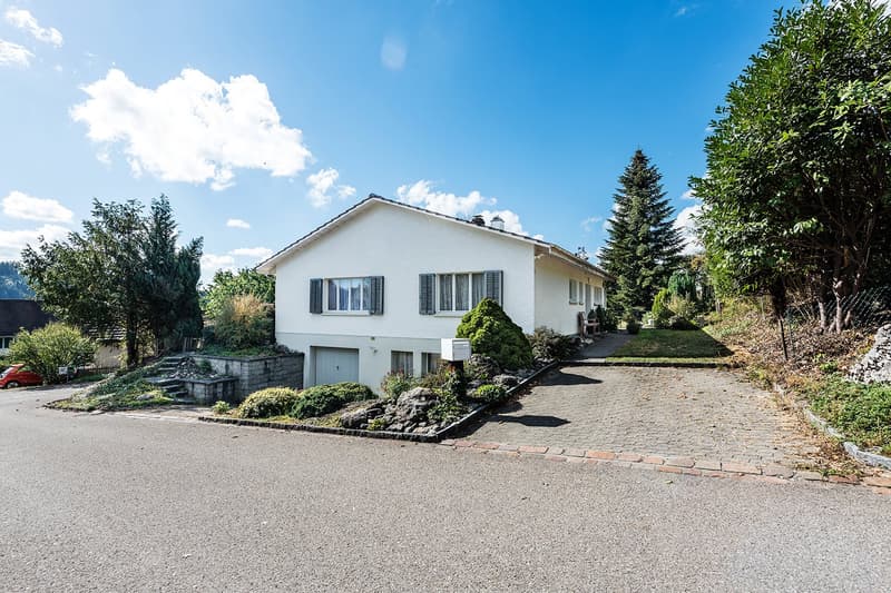 Bungalow mit Garten, Pool und viel Entwicklungspotenzial (2)