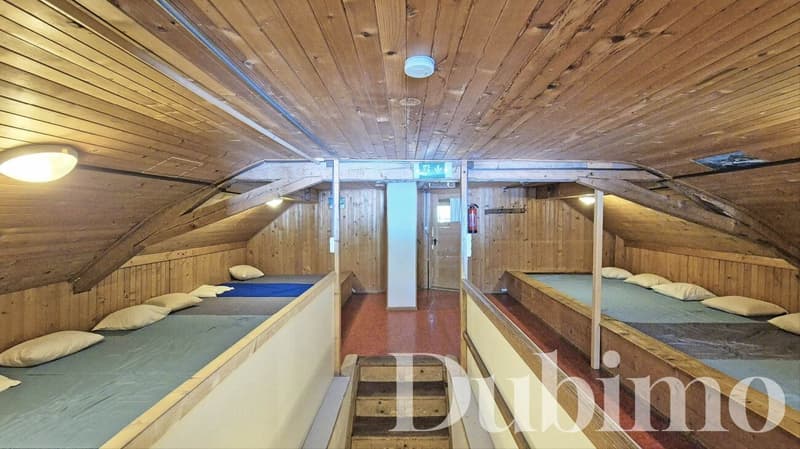 CHALET DE 11 PIÈCES SUR LA RIVIERA (11)