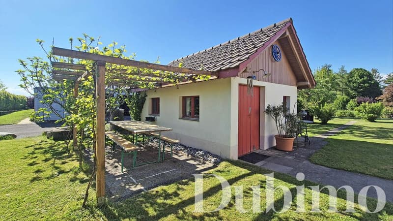 Cabanon et terrasse ombragée