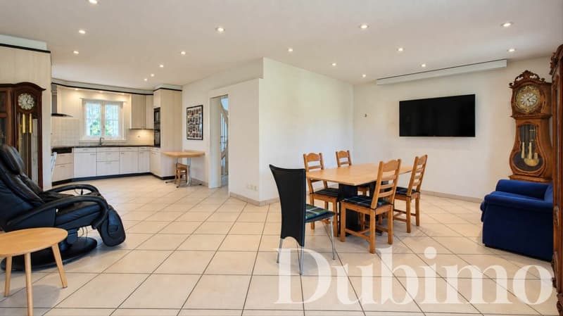 MAISON FAMILIALE DE 8.5 PIÈCES AVEC GRAND JARDIN À COTTENS (3)