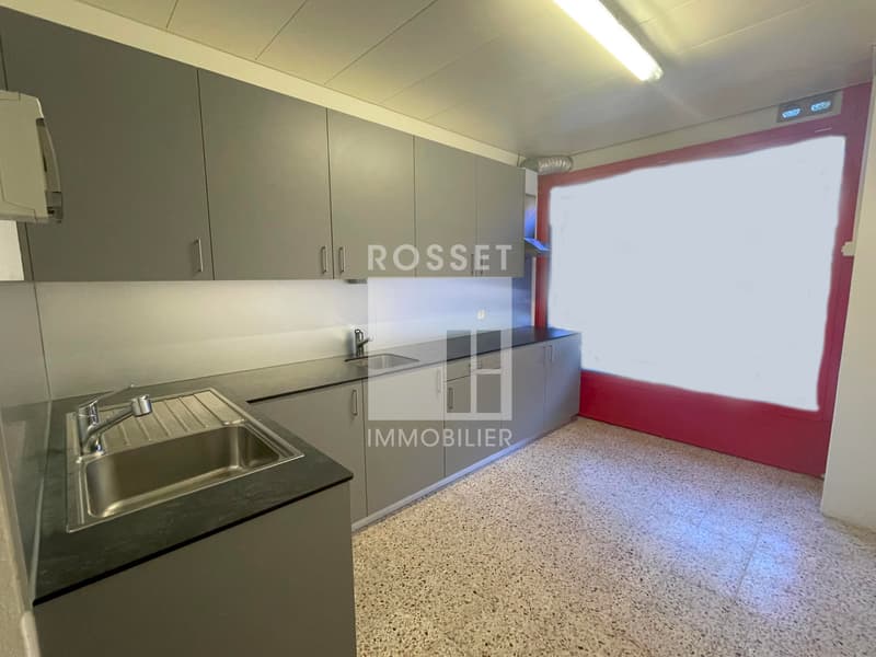 Opportunité à saisir - Local commercial idéalement situé ! (6)