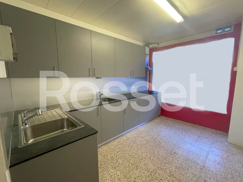 Opportunité à saisir - Local commercial idéalement situé ! (9)