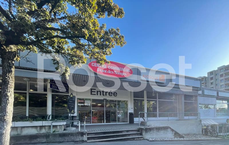 Opportunité à saisir - Local commercial idéalement situé ! (11)