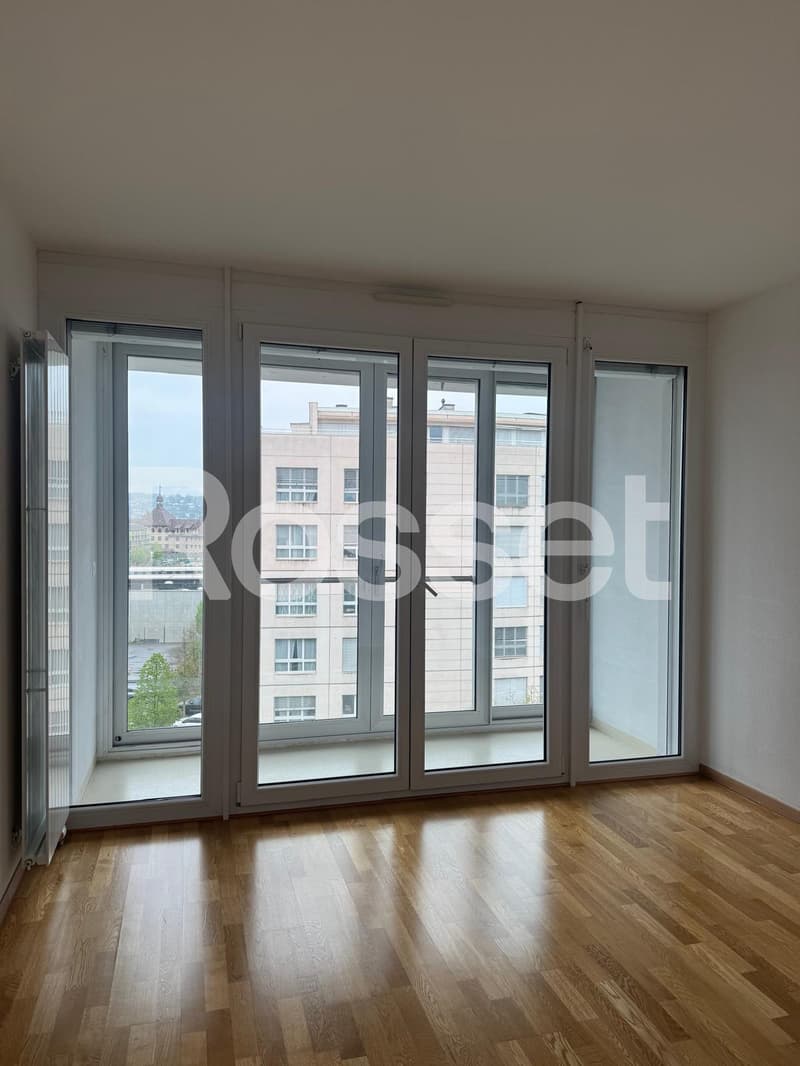 Appartement 6 pièces au 5ème étage. (2)