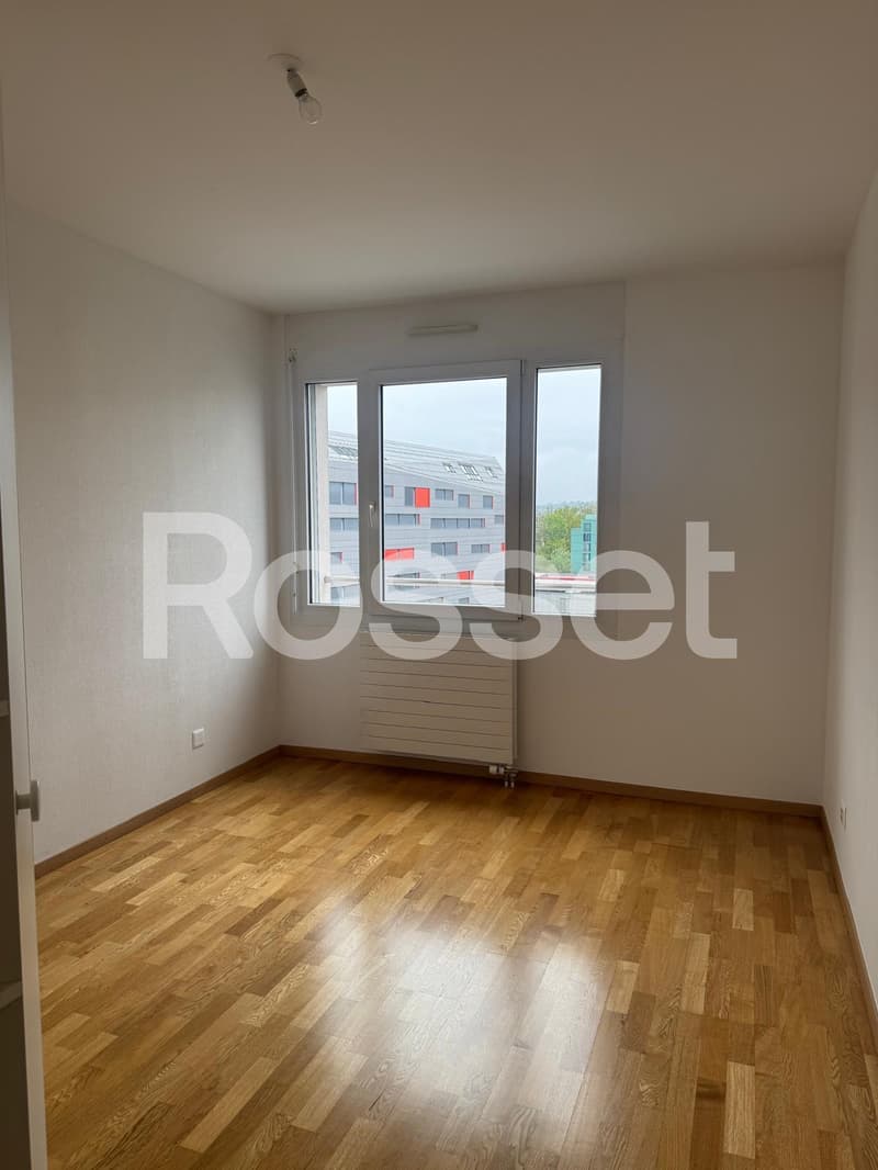 Appartement 6 pièces au 5ème étage. (6)