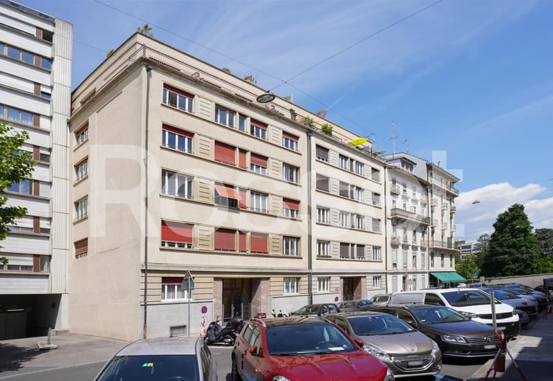 Appartement de 3.5 pièces au 4ème étage situé dans un immeuble proche de toutes les commodités. (1)