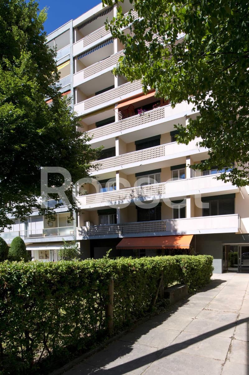 Appartement traversant de 3,5 pièces au 2ème étage situé dans un immeuble dans le quartier de Champel (1)