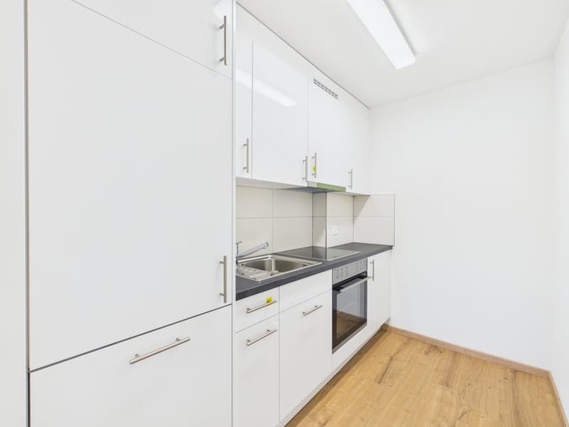Erstbezug nach Sanierung: Helle 2.5-Zimmer-Wohnung mit Balkon (4)