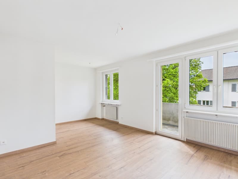 Erstbezug nach Sanierung: Helle 2.5-Zimmer-Wohnung mit Balkon (1)