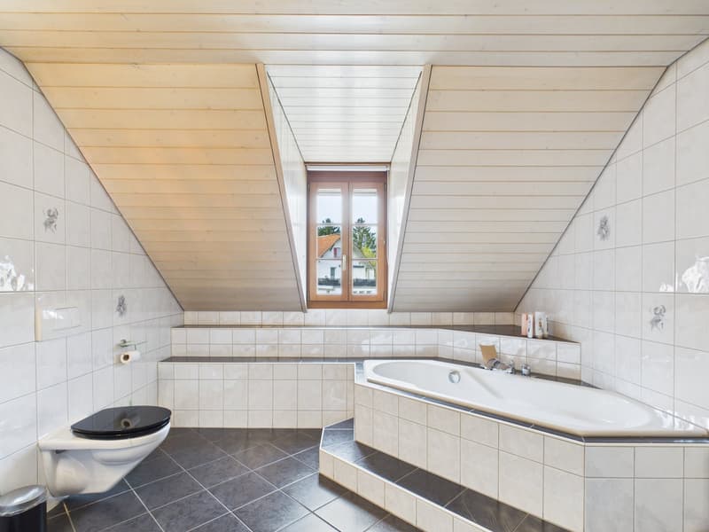 Charmantes 5.5-Zimmer-Bauernhaus in ruhiger Lage von Leuzigen (19)
