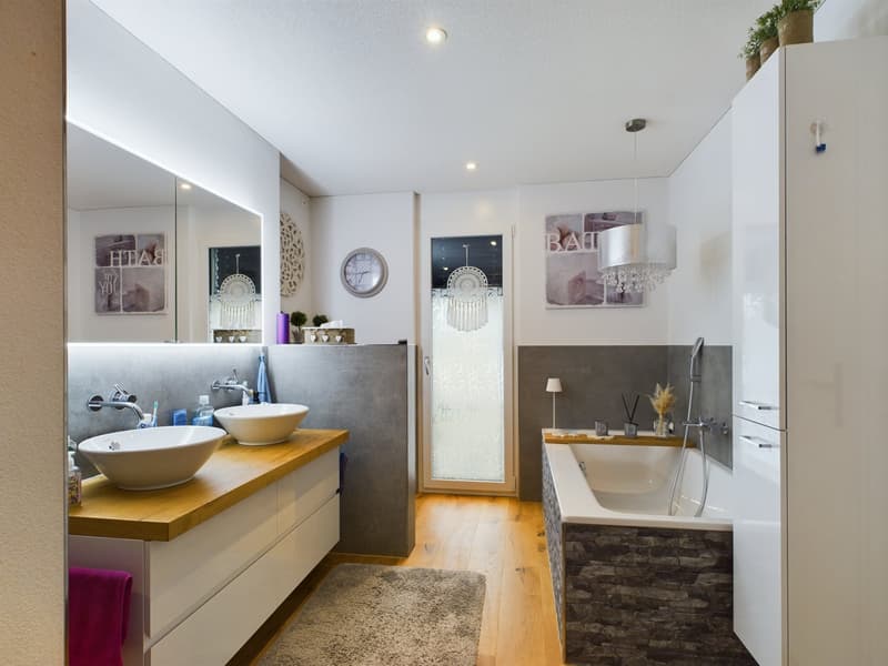 5½-Zimmer-Attikawohnung mit 152 m² Terrasse, direktem Liftzugang und Whirlpool (11)