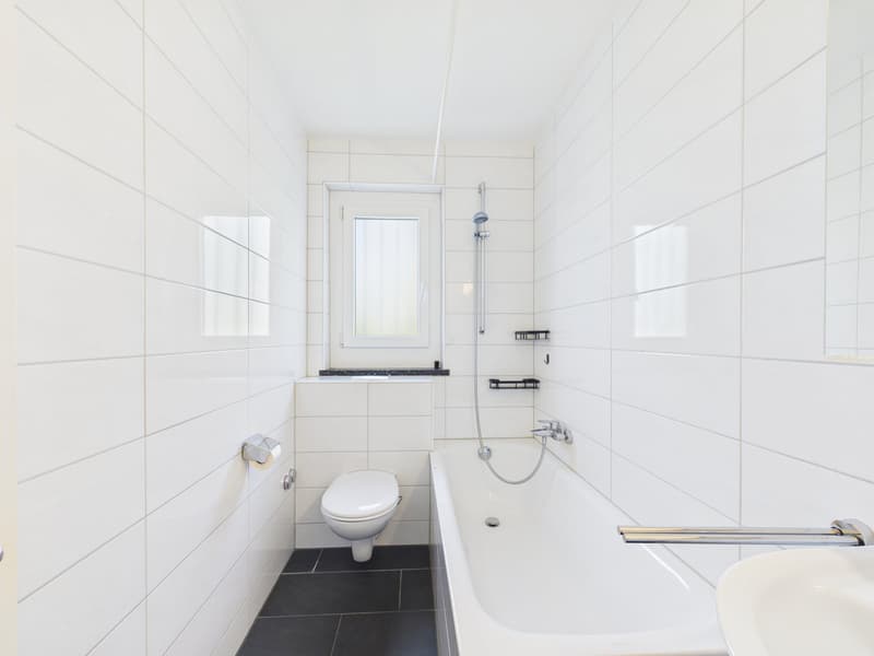 Helle 4.5-Zimmer-Wohnung mit sonnigem Balkon in Aarwangen – ab sofort verfügbar! (4)