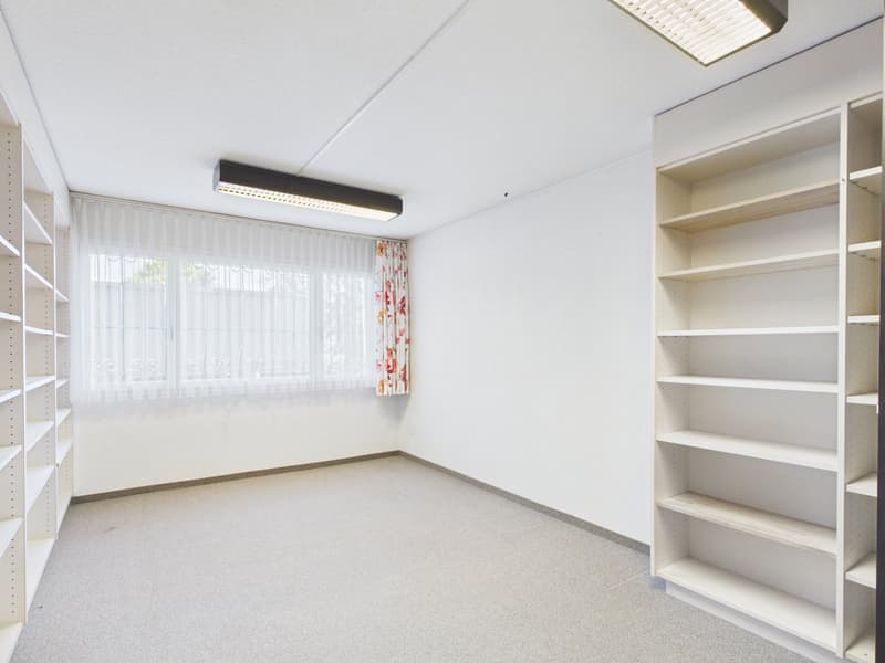 Exklusives 7.5-Zimmer-Einfamilienhaus mit Pool, Wintergarten und viel Privatsphäre in Arch BE (18)