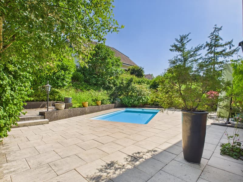 Exklusives 7.5-Zimmer-Einfamilienhaus mit Pool, Wintergarten und viel Privatsphäre in Arch BE (21)