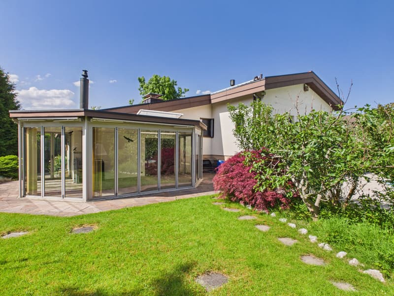 Exklusives 7.5-Zimmer-Einfamilienhaus mit Pool, Wintergarten und viel Privatsphäre in Arch BE (2)