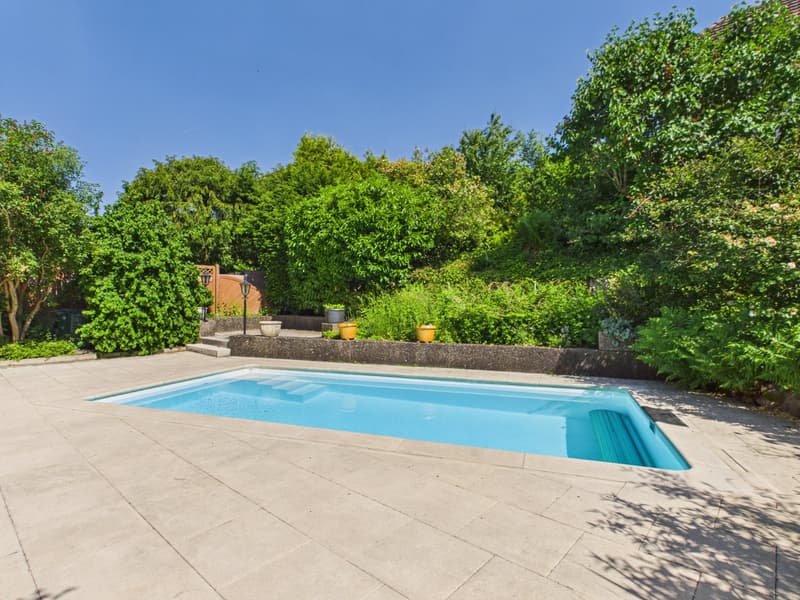 Exklusives 7.5-Zimmer-Einfamilienhaus mit Pool, Wintergarten und viel Privatsphäre in Arch BE (20)