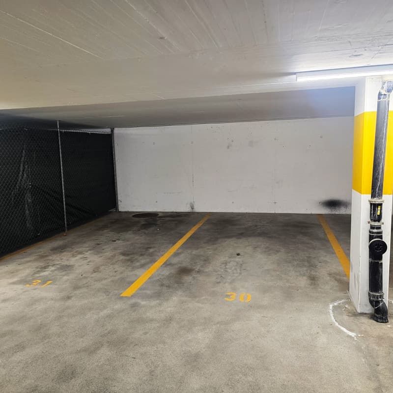 Zentral gelegene Einstellhallenplätze in gepflegter Tiefgarage (5)