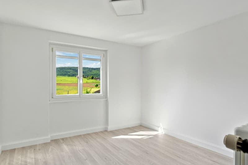 Superbe Maison Familiale au Coeur d'un Village Verdoyant (8)