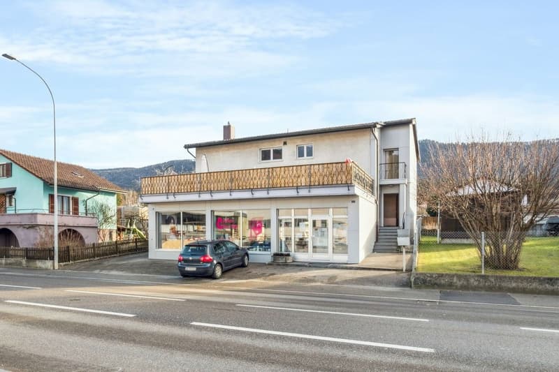 Immeuble avec 2 appartements, 1 salon de coiffure, un terrain à bâtir (1)