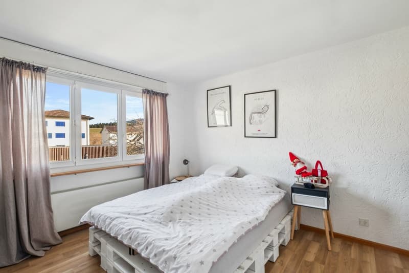 Immeuble avec 2 appartements, 1 salon de coiffure, un terrain à bâtir (10)