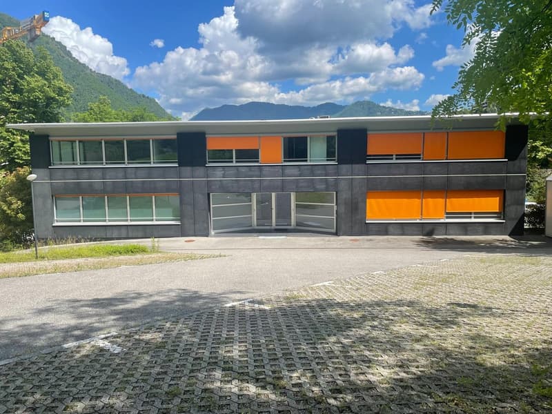 Affittasi spazi di 210 Mq e 420 mq in posizione strategica nel Sud del Ticino - aria condizionata (6)