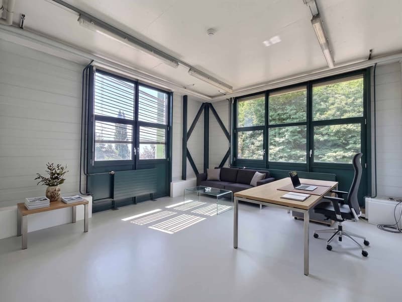 Bureau n° 3 aménagé avec l'IA